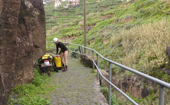 Anweg zur Bucht Calhau da Lapa in Madeira
