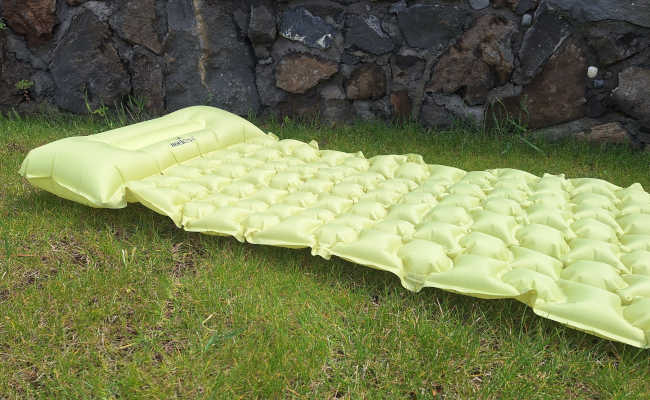 Isomatte mit Kopfkissen