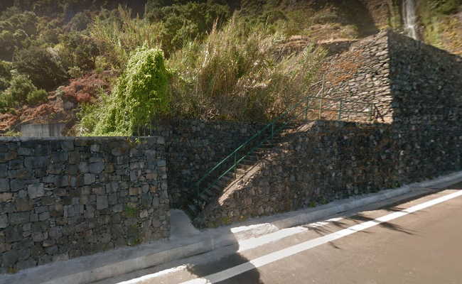 Anweg zum Wasserfall Agua Alto in Madeira