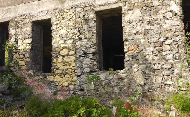 Die Mauern des alten Forts