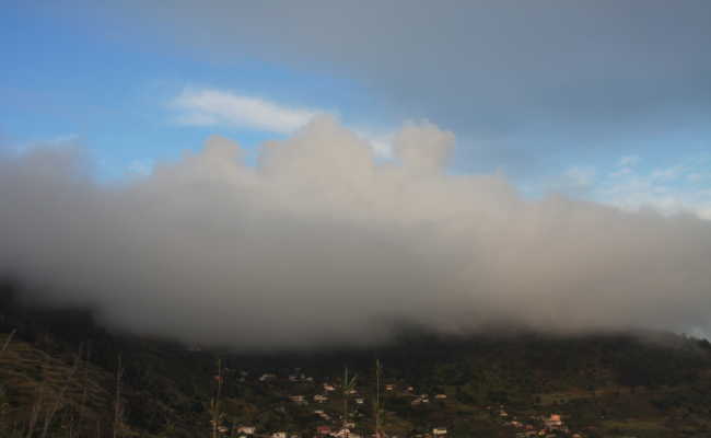 Dichte Wolken über Ribeira Brava