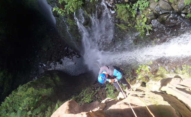 Canyoningtour in Seixal Wassefall im Ribeira Funda