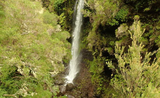 Spektakulärer Wasserfall am Ribeira Grande Wasserfall Ribeira Grande