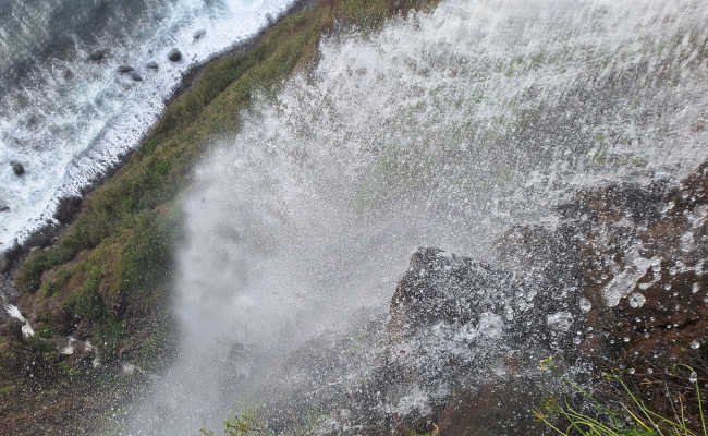 Geysir Wasserfall mit Geysir