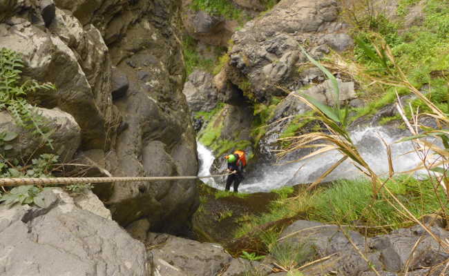 Die zweite Laenge misst 60 Meter 2. Abschnitt: 60 Meter abseilen