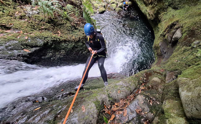 Wasserfall mit Pool in Santana