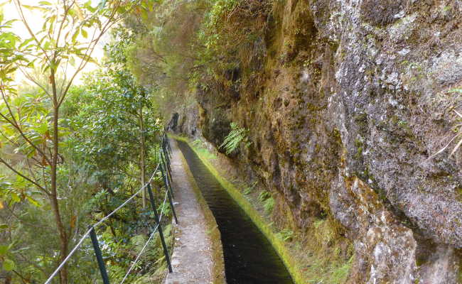 Die wunderschöne Levada Rocha Vermelha Levada Rocha Vermelha