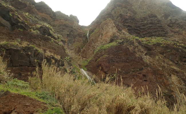 Wasserfall am Meer