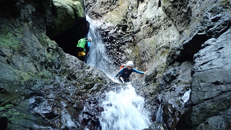 Canyoning im Mittelteil des Ribeira Funda Canyoning im Ribeira Funda