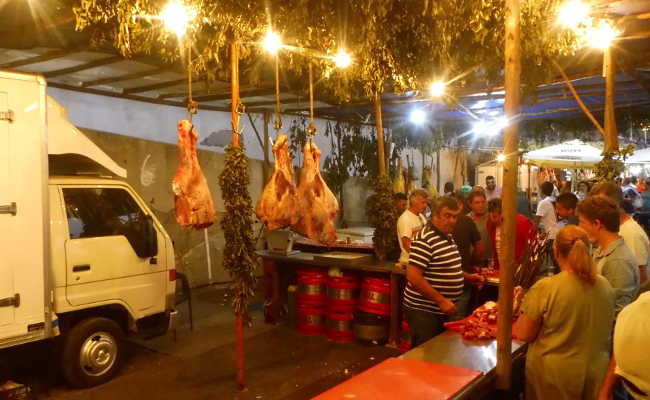 Fleischin großen Mengen Hier wird Fleisch verkauft