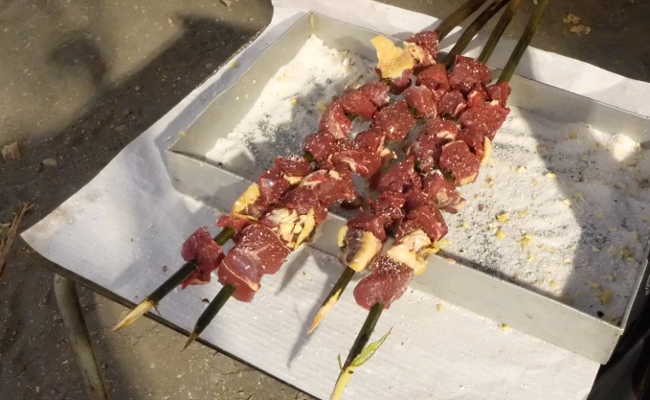 Grillspiess Madeira Es wird auf solche Spiesse gesteckt