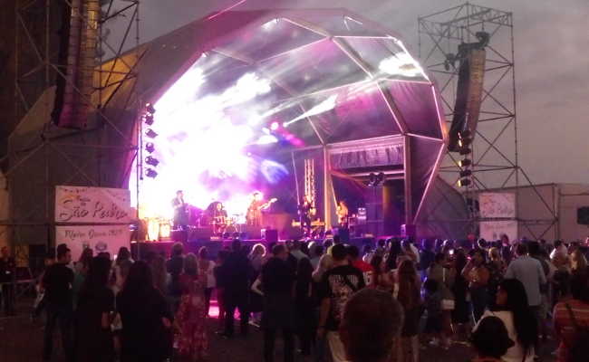 Live Musik auf der Buehne Live Buehne in Ribeira Brava