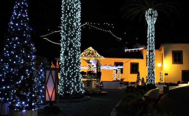 Weinachtsglanz im Süden Madeiras Weihnachtslichter in Madeira
