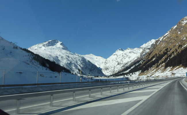 Schnee auf dem Pass