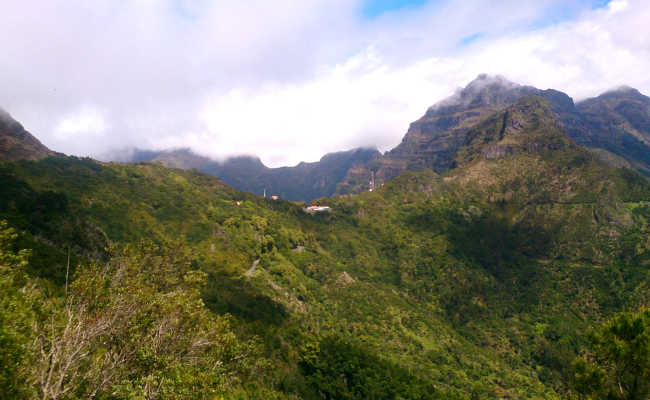 Darf im Reisebericht nicht fehlen: der Encumeada-Pass Encumeada-Pass in Madeira, Wanderbericht