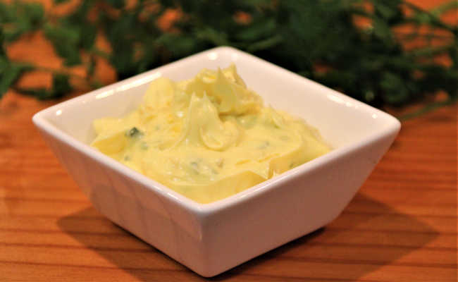 Rezept für selbst gemachte Knoblauchbutter