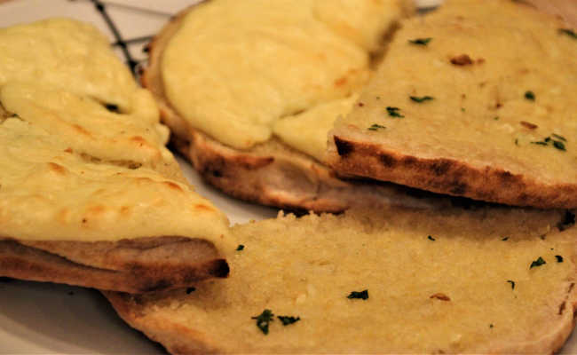 Zubereitung Bolo do Caco im Casa Vento Madeira