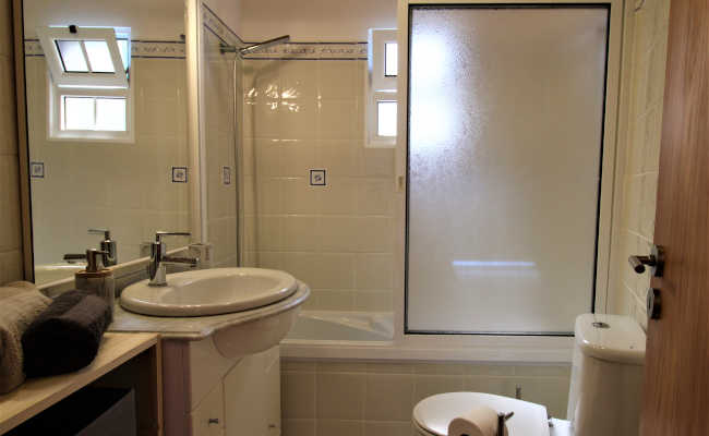 Bathroom, doubleroom in Madeira